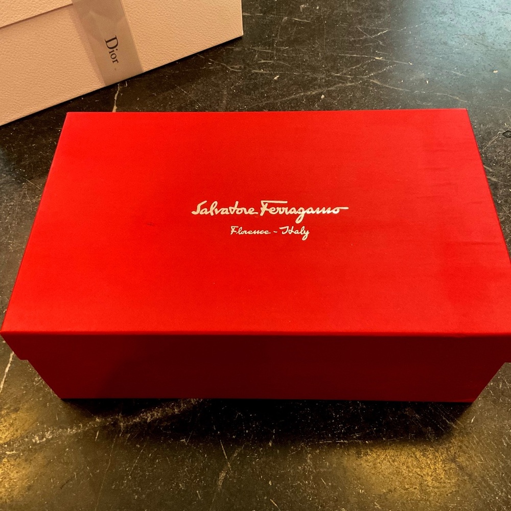Salvatore ferragamo box13.5x8.5x5